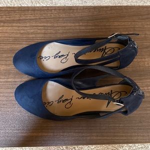 American Rag blue fabric wedge shoes - size 8.5